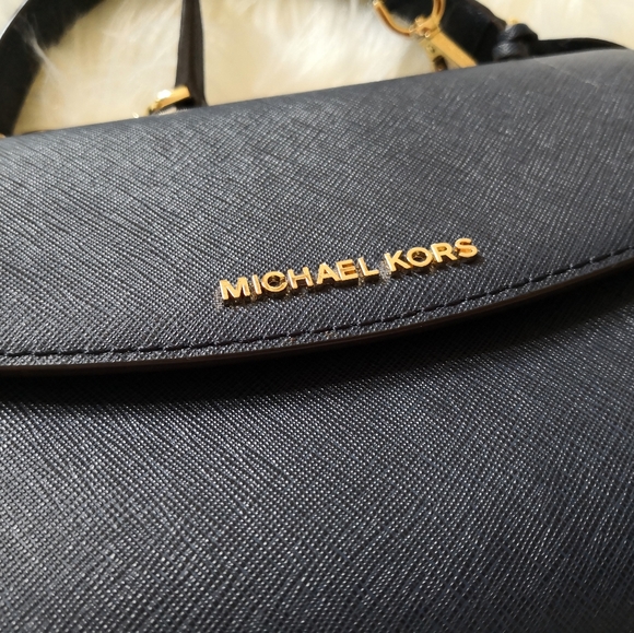 Authentic Michael Kors cross body bag - Picture 2 of 5